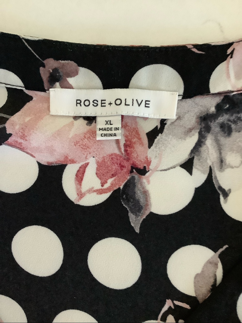 Rose & Olive Black Polka Dot Floral V-Neck Blouse size XL - Picture 3 of 7